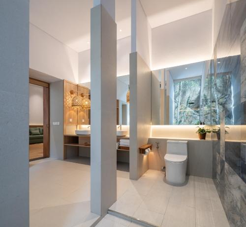 King Suite with Spa Bath