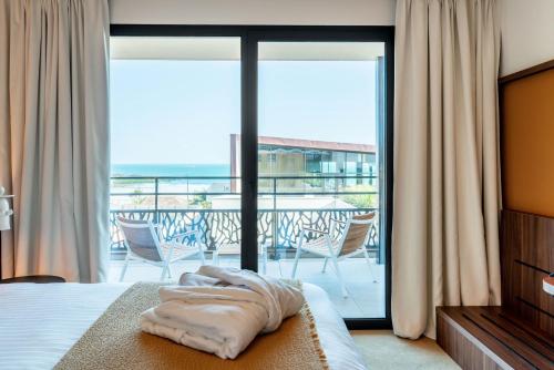 Double or Twin Room with Sea View