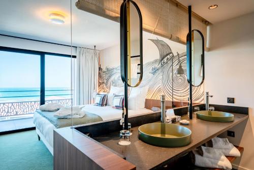 Prestige Suite with Sea View 