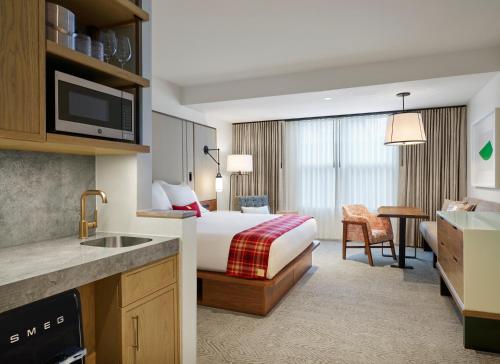 Grand Deluxe King Bed