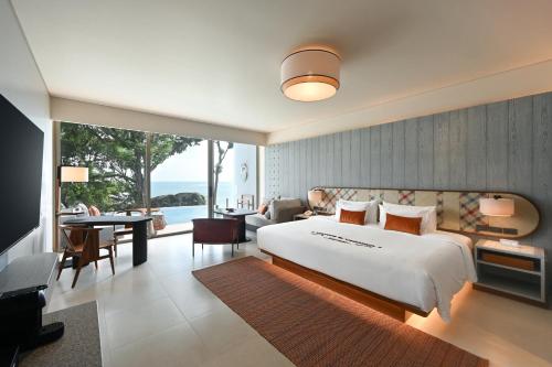 Lofty Family with Pool Access