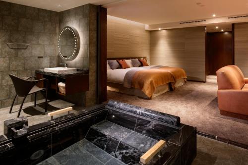 Corner Suite 2F