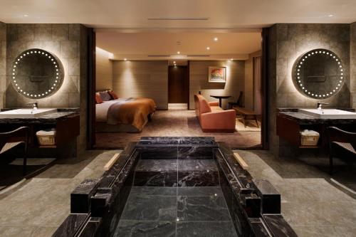 Corner Suite 2F