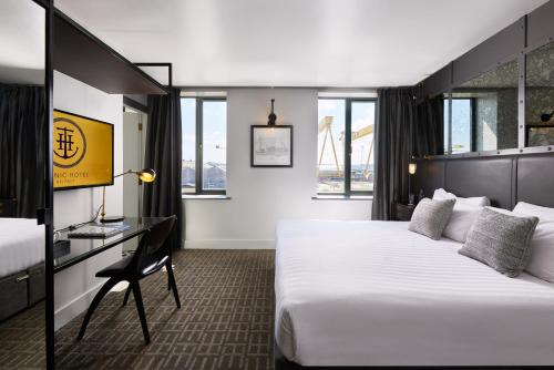 Superior King Room 