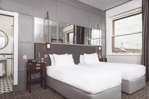 Superior King Room 