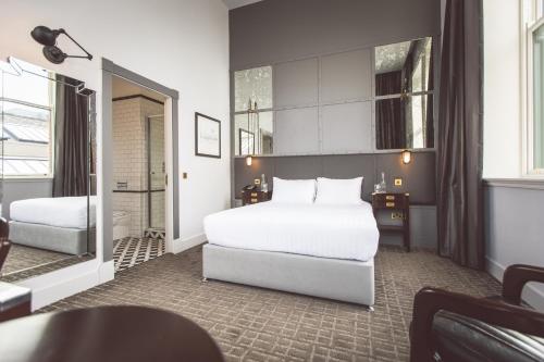Superior King Room 