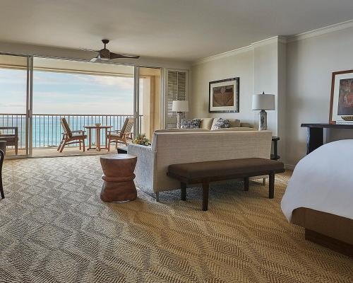 Oceanfront Studio Suite king bed