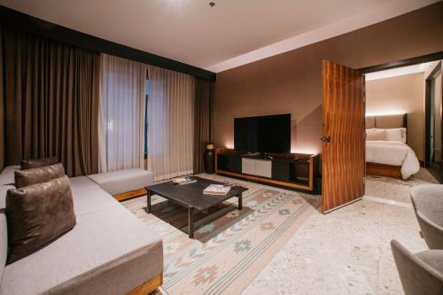 Master Suite, 1 King