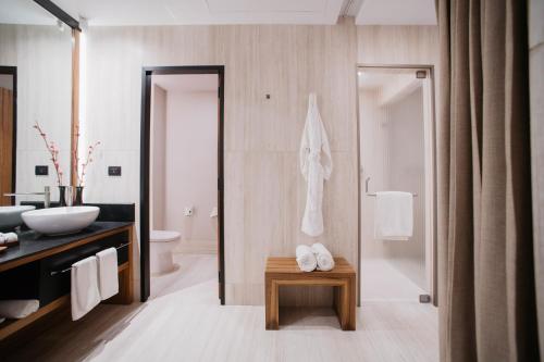 Master Suite, 1 King