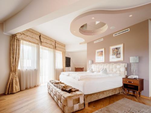 Deluxe Suite with Spa Bath