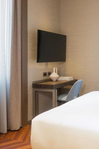 Deluxe Room with French Bed
