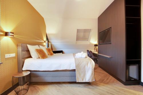 Deluxe Double Room with Bath