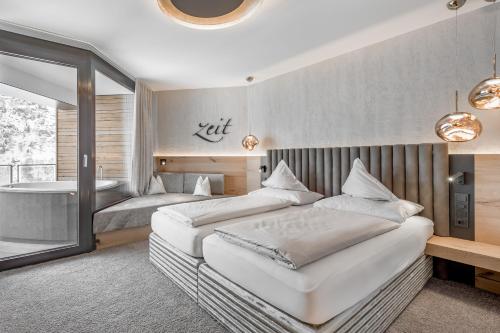 Deluxe Suite with Spa Bath