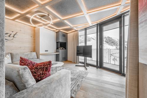Deluxe Suite with Spa Bath