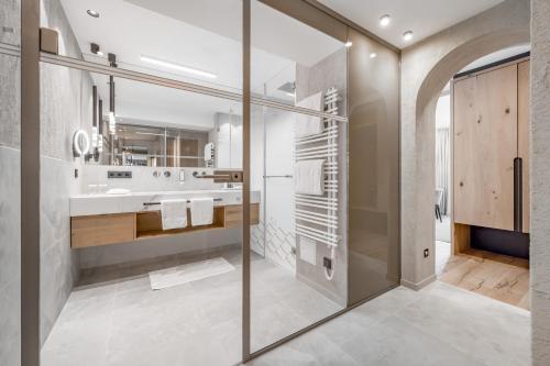 Deluxe Suite with Spa Bath