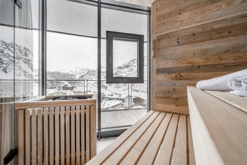 Deluxe Suite with Spa Bath
