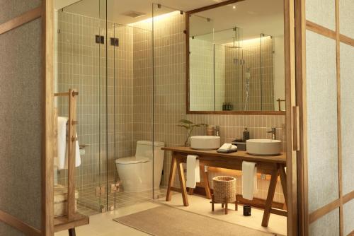 Premier King Room with Pool Access