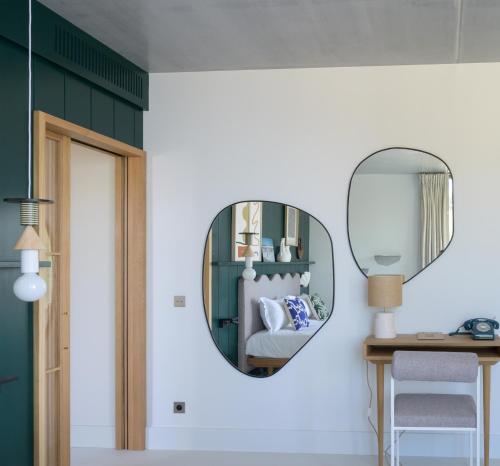 Signature Room