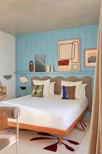 Standard Double Room with Ocean View and Balcony