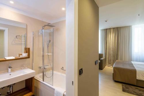 Deluxe Double or Twin Room with Free Spa Access