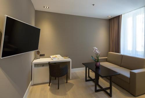 Deluxe Double or Twin Room with Free Spa Access