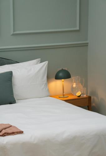 Deluxe Double Room with Side Sea View