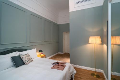 Deluxe Double Room with Side Sea View