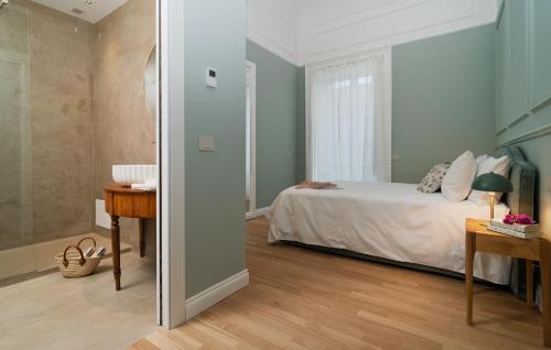 Deluxe Double Room with Side Sea View