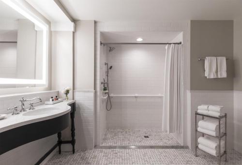 Premium Queen Room - 2 queen beds - ADA