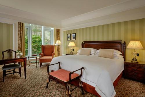 Guest room, 1 King, Classic Deluxe