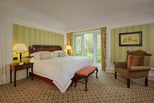 Guest room, 1 King, Classic Deluxe