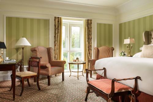 Guest room, 1 King, Classic Deluxe