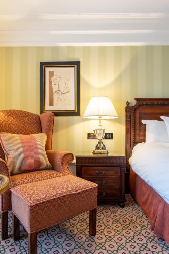 Guestroom with King Bed & Mountain View