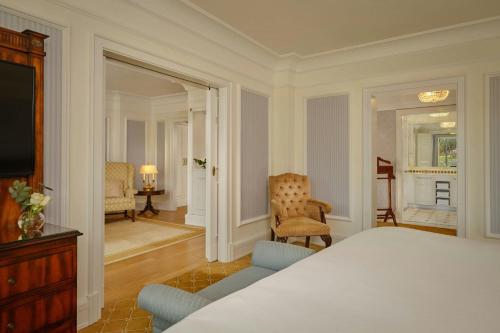1 Bedroom Suite, 1 King, Mountain view