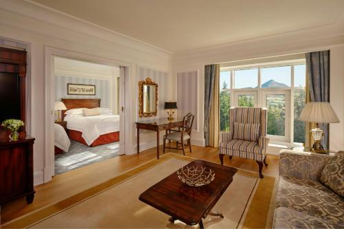 1 Bedroom Suite, 2 Double, Mountain view