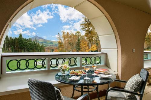 1 Bedroom Suite, King, Mountain view, Balcony