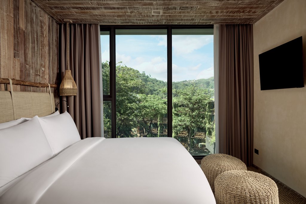 1 Bedroom Suite Pool View