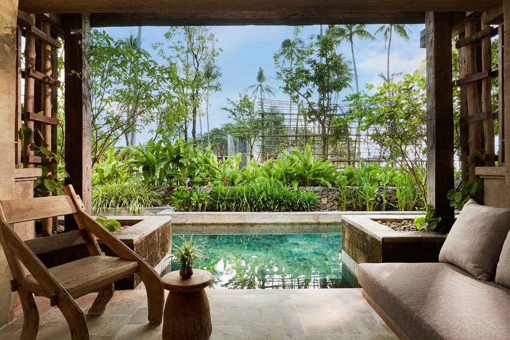 	1 King Grand Garden View Pool Access