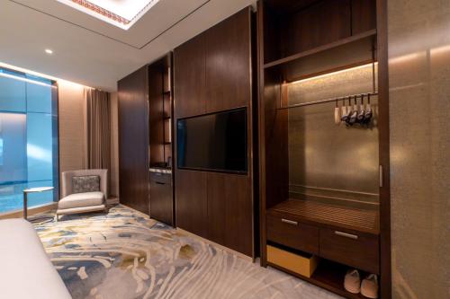 Premier Atrium King
