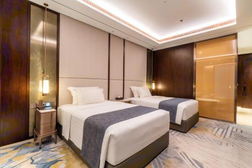 Premier Atrium Twin