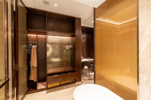 Premier Atrium Twin