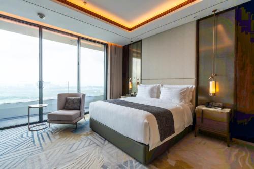 Premier King Balcony