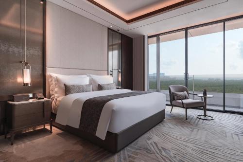 Premier King Balcony