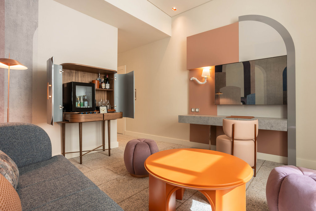 1 King Suite