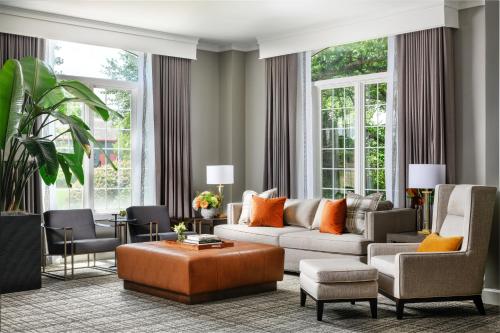 Deluxe King Suite