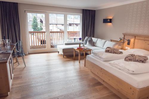 Suite with Mountain View