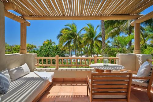 Deluxe Ocean View 1 King, Guest room, 1 King, Ocean view