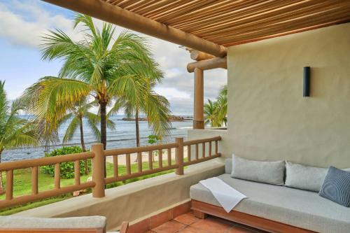 Deluxe Beach Front 1 King, Guest room, 1 King, Beachfront