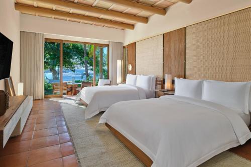 Deluxe Beachfront 2Queen, Guest room, 2 Queen, Beachfront
