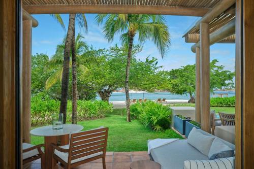 Deluxe Beachfront 2Queen, Guest room, 2 Queen, Beachfront